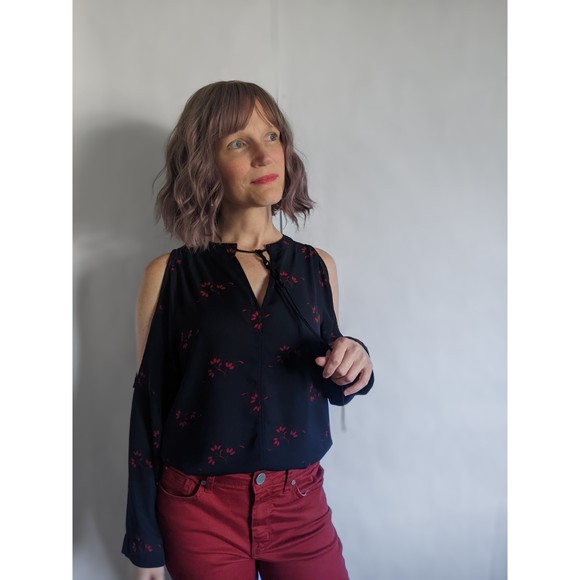 LOFT floral print cold shoulder. Long sleeve tie neck blouse, Navy & Red. sz M - Picture 11 of 12